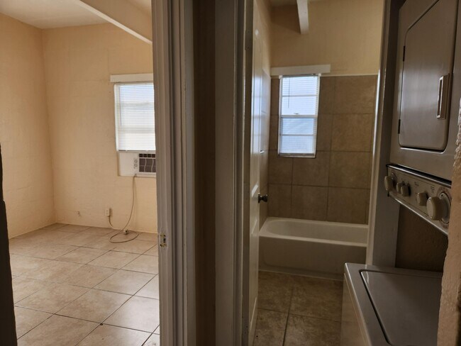 Building Photo - 620 20th St