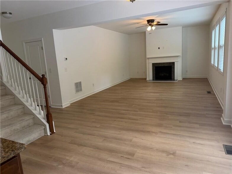 Building Photo - 325 Cranbrooke Cir