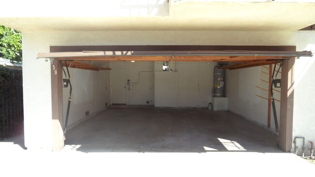 Building Photo - Clark 157-161