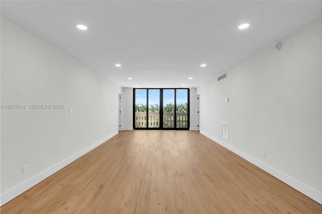 Building Photo - 90 Edgewater Dr