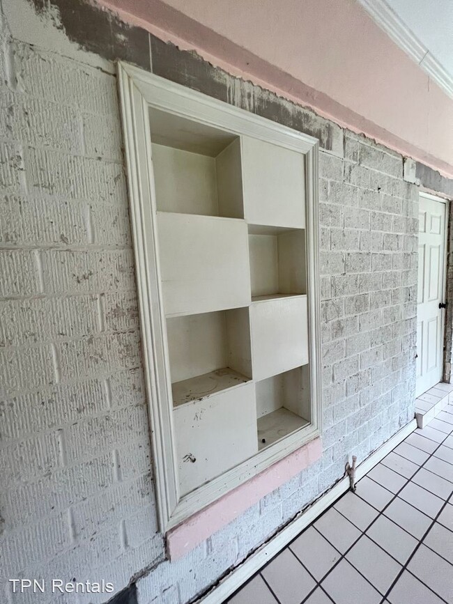 Building Photo - 4 br, 2 bath House - 6259 S. Lakeshore Dr.