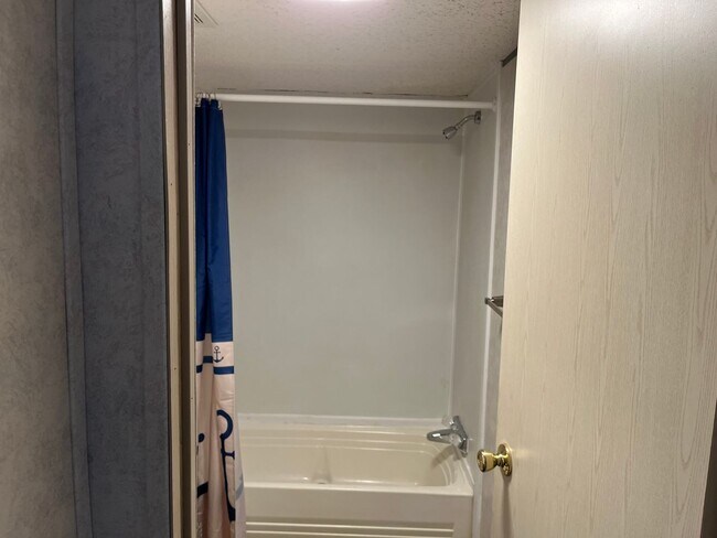 Building Photo - 2 BR 2 BA Mobile Home available NOW!