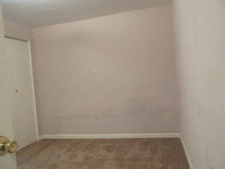 Building Photo - 420 W Rocalla Ave