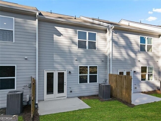 Building Photo - 541 Magnolia Cir