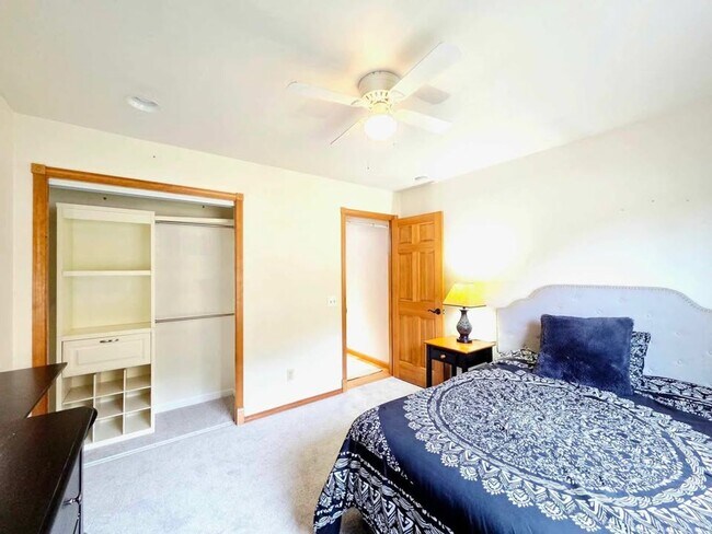 Building Photo - Gorgeous 4 Bed, 3 Bath Home w/ STUNNING RIVER FRONT VIEWS!!