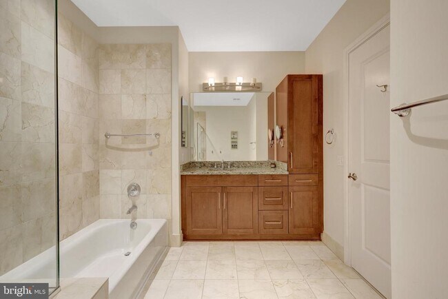 Building Photo - 8220 Crestwood Heights Dr