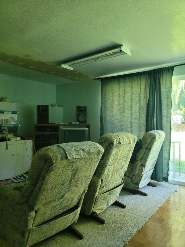 Building Photo - Central Kitsap Backyard Paradise!