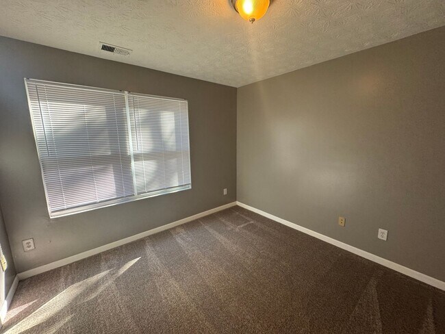 Building Photo - 13104 Fairington Ridge Cir