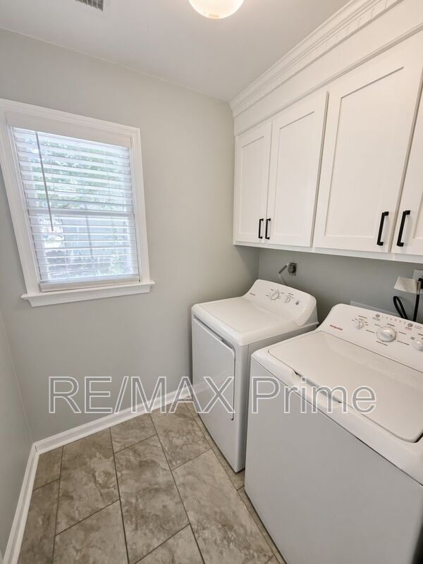 Building Photo - 413 Saddle Ct