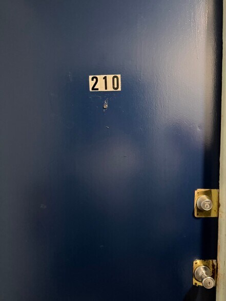 Building Photo - 2412 Azalea Garden Rd