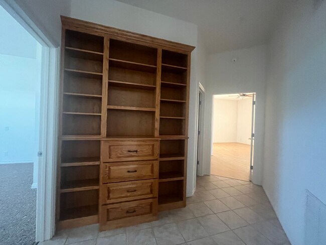 Building Photo - 3 bedroom 2.5 bath in the Mariana Ranchos !!