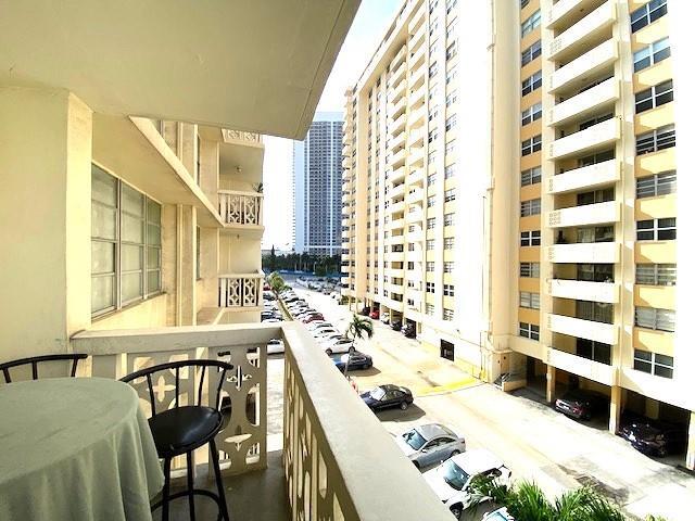 Building Photo - 1817 S Ocean Dr