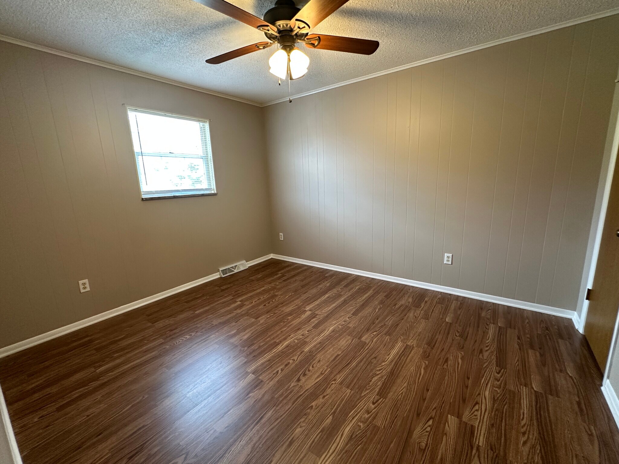 Building Photo - 103 Skyview Dr