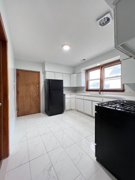 Building Photo - 5217 S Hermitage Ave