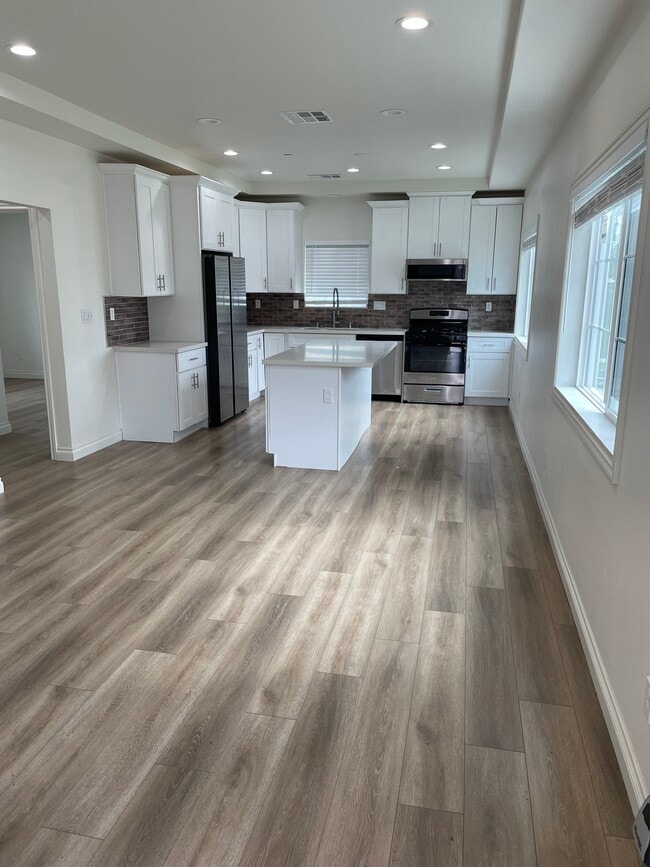 Building Photo - 25432 Park Ave