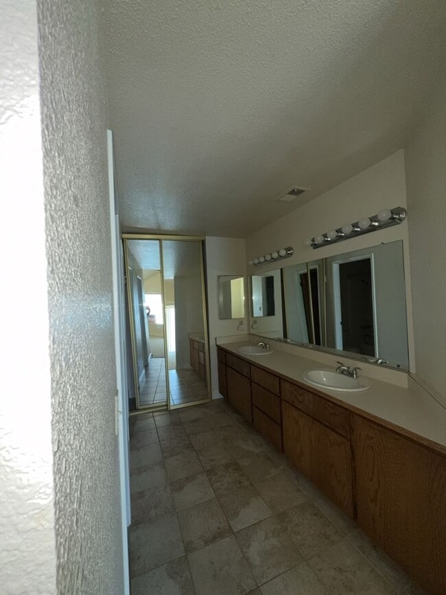 Building Photo - Lakefront Condo