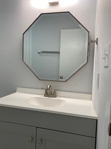 Building Photo - 609 Park Rd