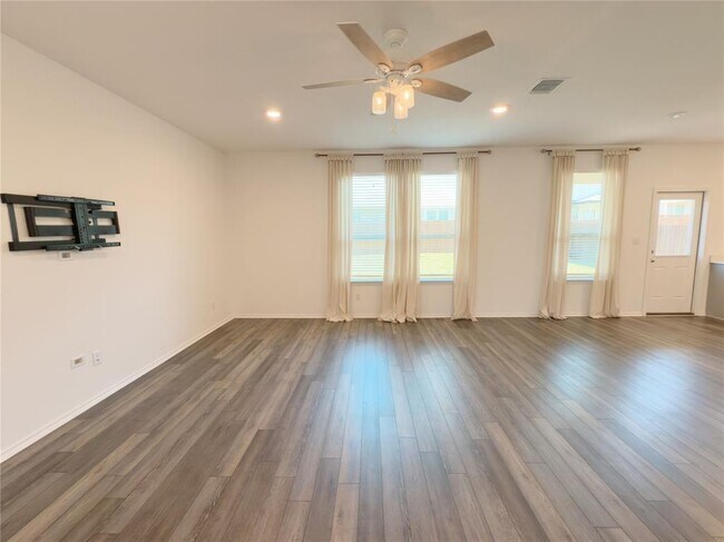 Building Photo - 128 Fiery Skipper Ln
