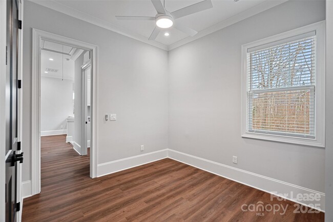 Building Photo - 805 Naples Dr