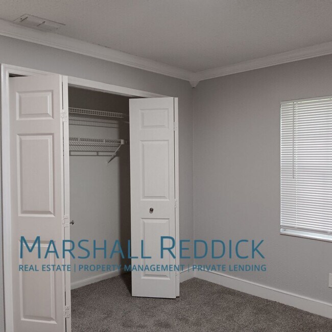 Building Photo - Charming 2 Bedroom, 2 Bath Duplex in a Gre...