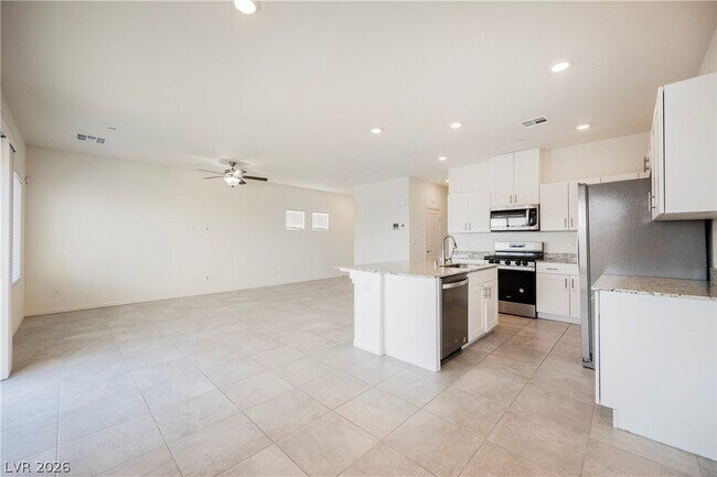 Building Photo - 402 Larksong Ave