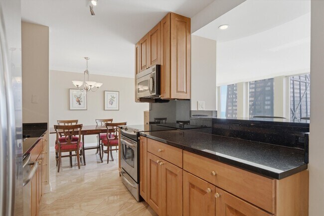 Building Photo - 111 E Chestnut St