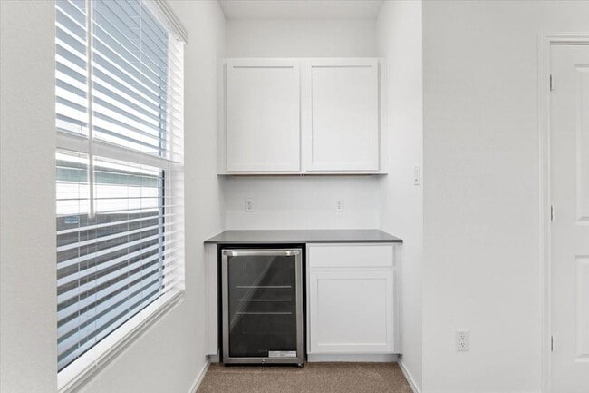 Building Photo - 290 Jeffers