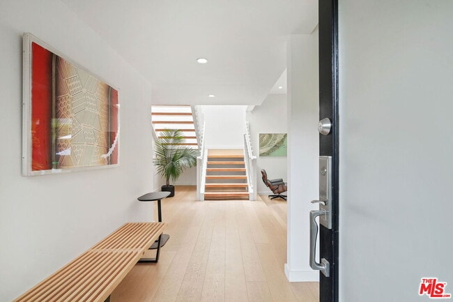 Building Photo - 2418 Canyon Oak Dr