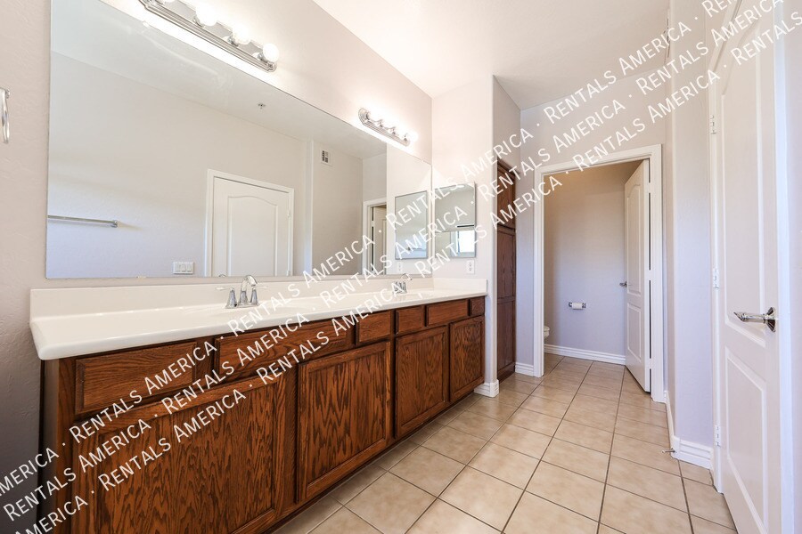 Building Photo - 21320 N 56th St