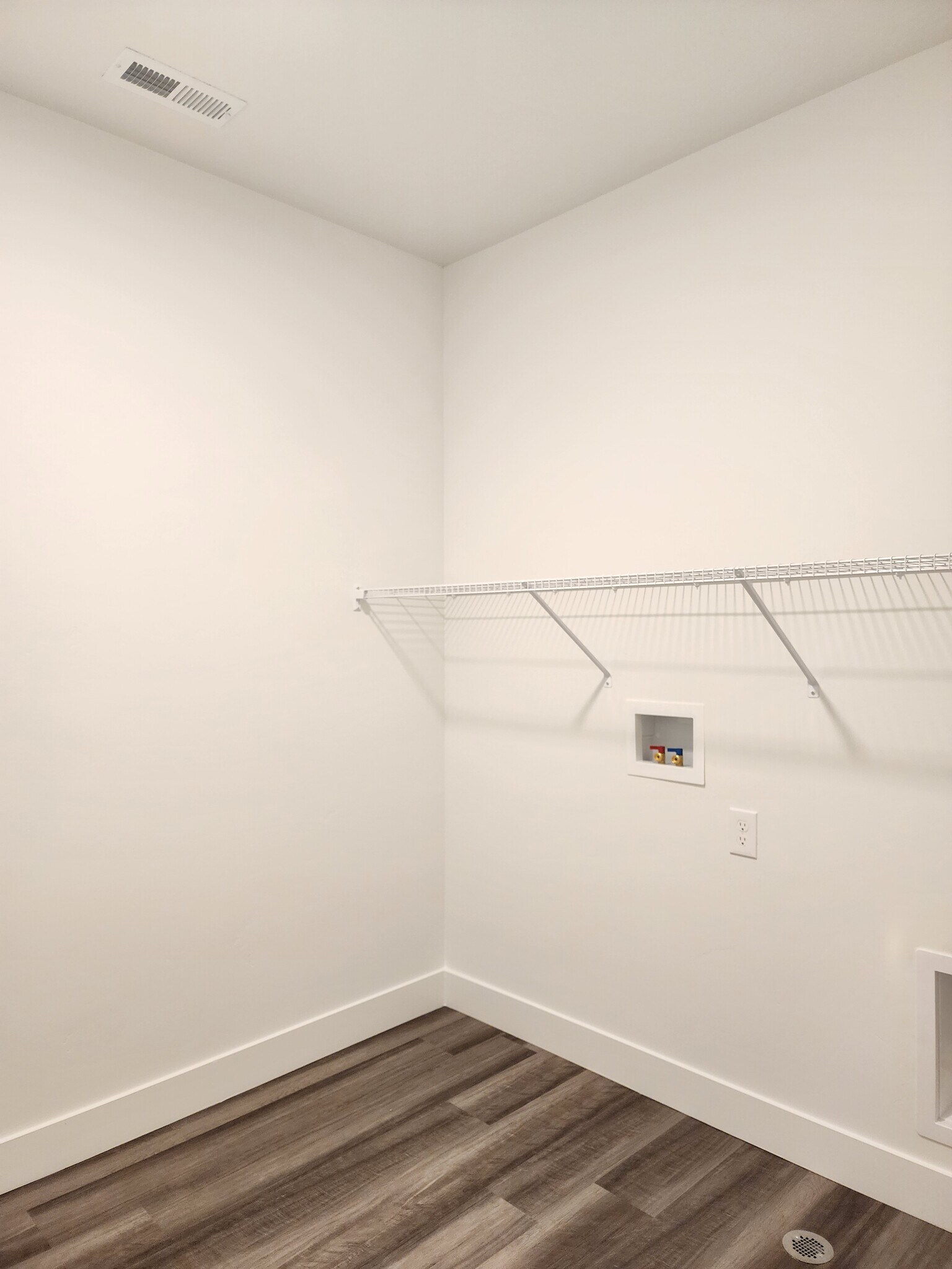 Building Photo - 4735 S Alder Dr