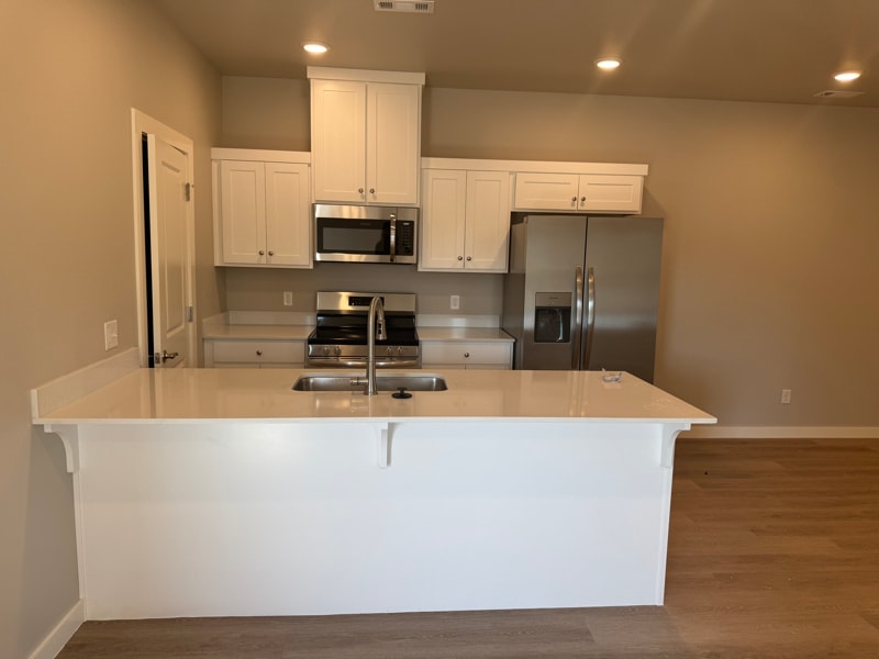 Building Photo - 1802 SW Poigai Wy