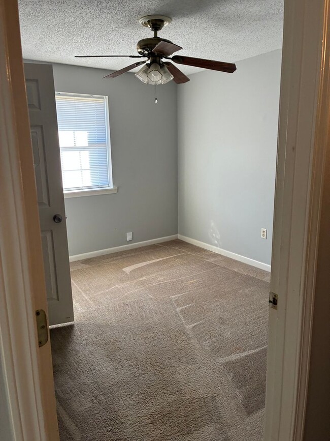 Building Photo - Comfortable West End Home