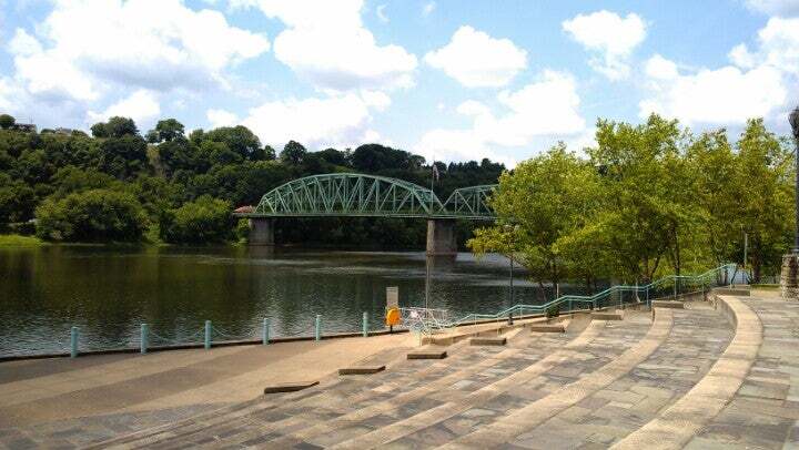 Riverfront park - 219 Chestnut St