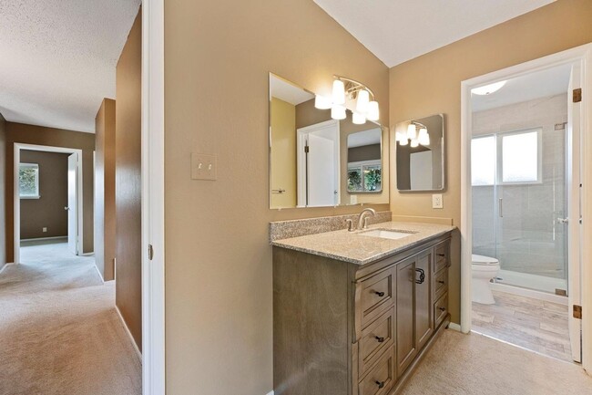 Building Photo - 4 Bedroom / 2 Bathroom Home for Rent $2,700