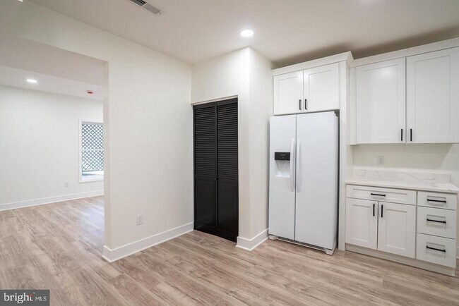 Building Photo - 8261 Tinsley Pl