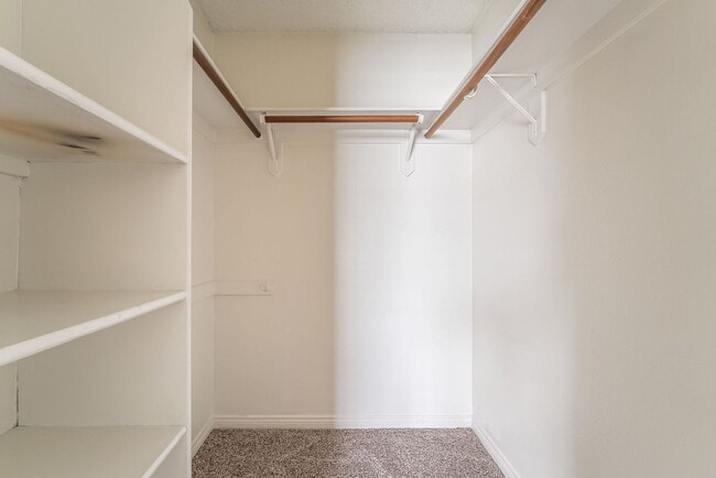 Building Photo - 2 Bedroom, 2 Bathroom Condo unit in a Gate...