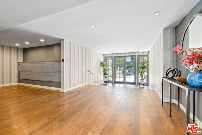 Building Photo - 1134 Alta Loma Rd