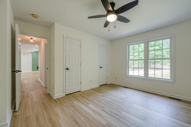 Building Photo - 2416 Horseshoe Bend Dr
