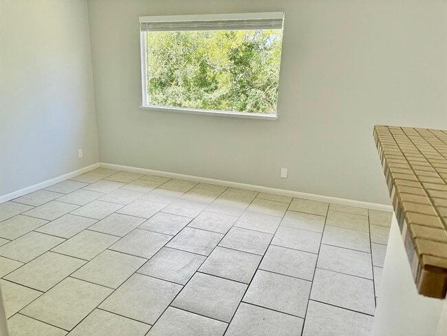 Building Photo - 3306 Westhill Dr