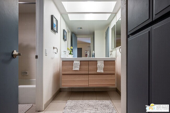 Building Photo - 2094 Normandy Ct