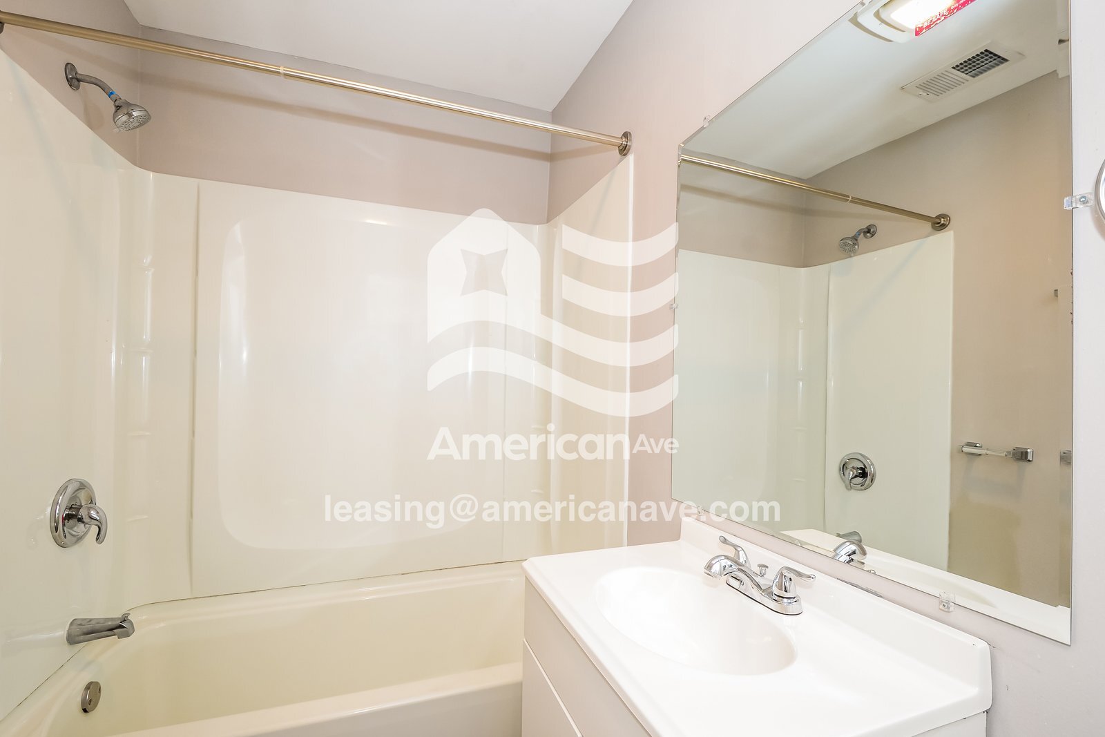 Building Photo - 304 S Pine St