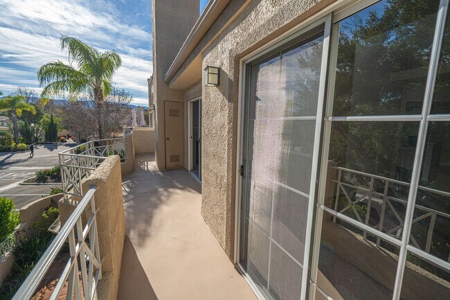 Building Photo - Santa Fe Double Primary Condo in Valencia!