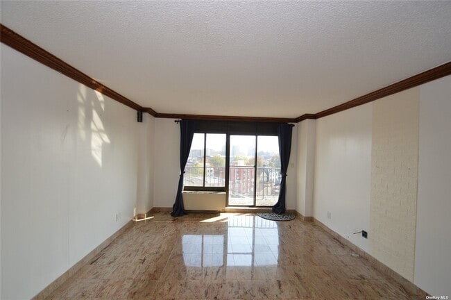 Building Photo - 25-40-40 Shore Blvd