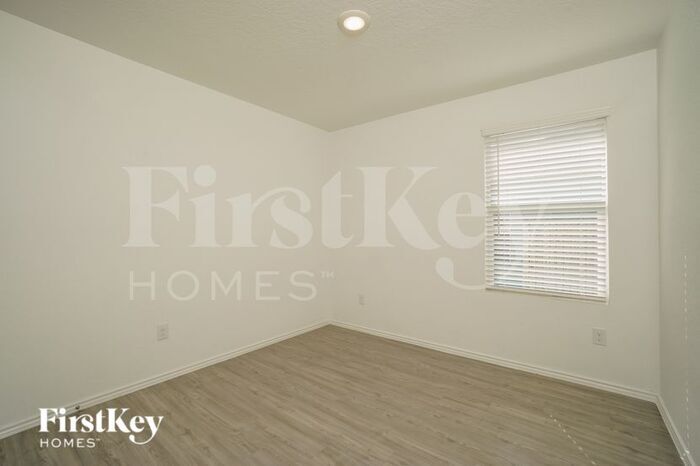 Building Photo - 2428 Lake Hls