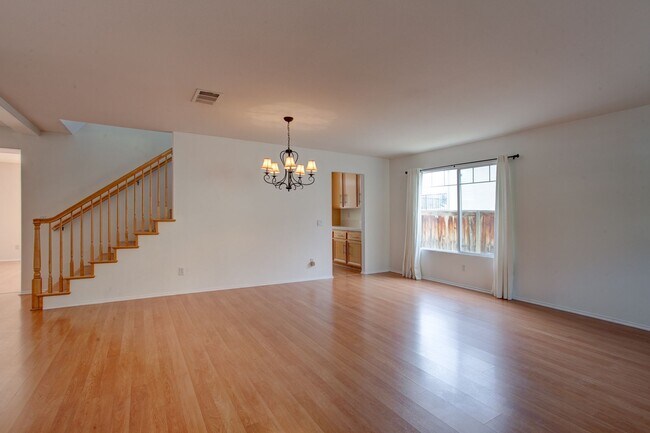 Building Photo - Beautiful 5 Bedroom Home (1 Downstairs) with VIEWS