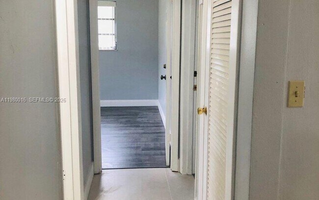 Building Photo - 930 Benevento Ave