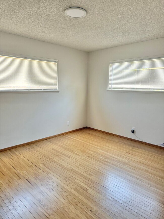 Building Photo - 737 E Cypress St