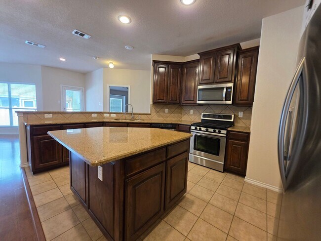 Building Photo - Heritage Craftsman Rental!