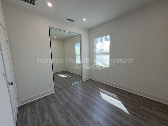 Building Photo - 20947 Spring Mountain Rd