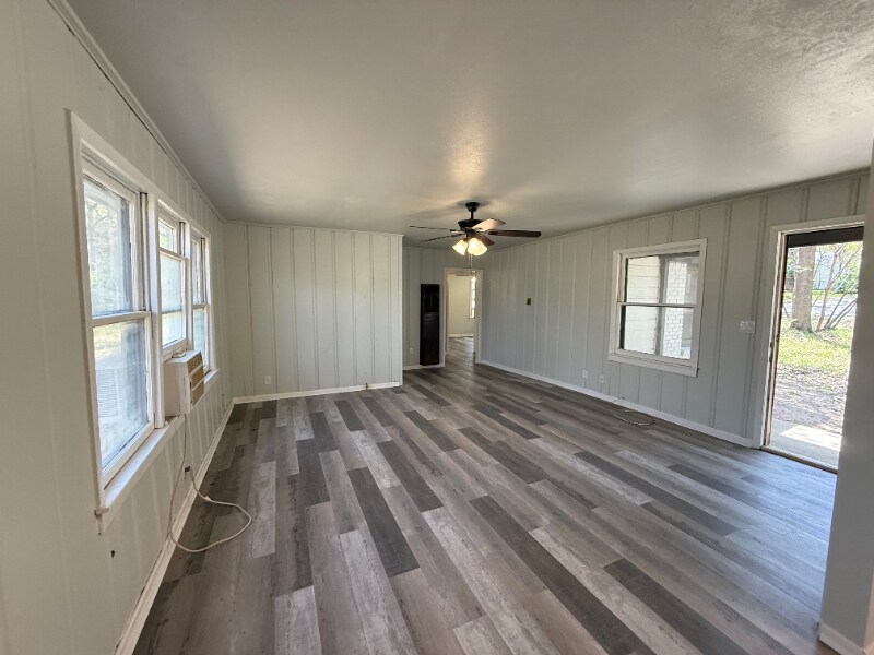 Building Photo - 920 Red Bud Dr